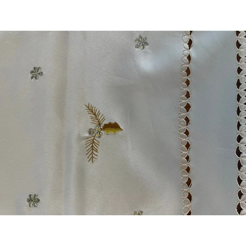 Vintage‎ Christmas Square Tablecloth Embroidered Snowy Cottage Lace Trim 34x34